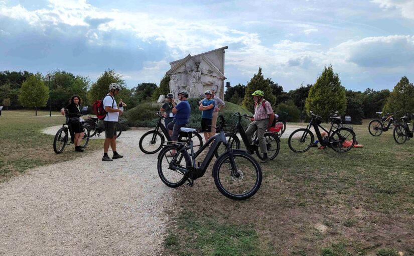 Radgruppe im Gedenkpark Paneuropäisches Picknick
